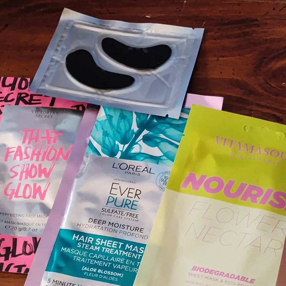 Victoria's Secret Rose Gold Brightening Facial Mask